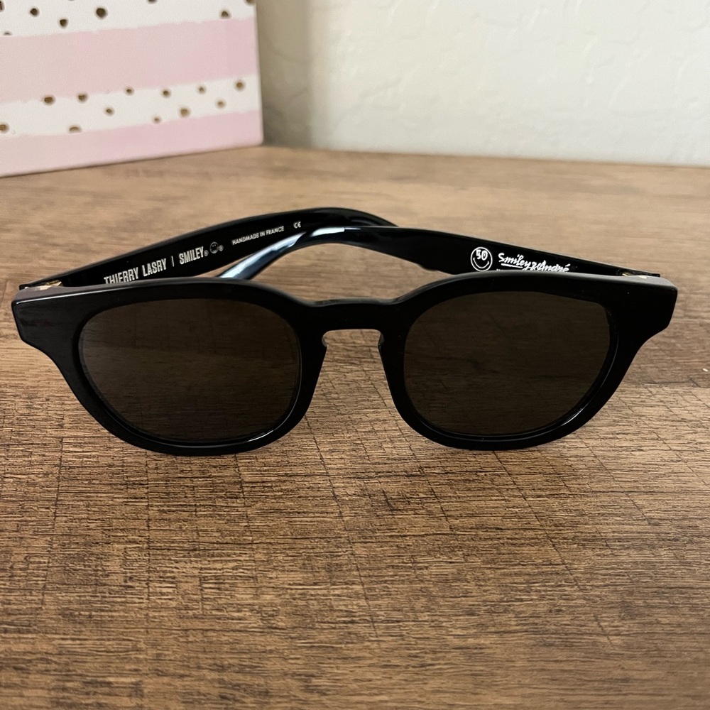 NWOT Thierry Lasry Smiley Sunglasses